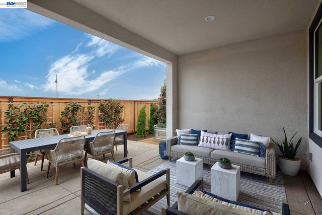 1276 Parkcrest Circle, Manteca, CA 95336