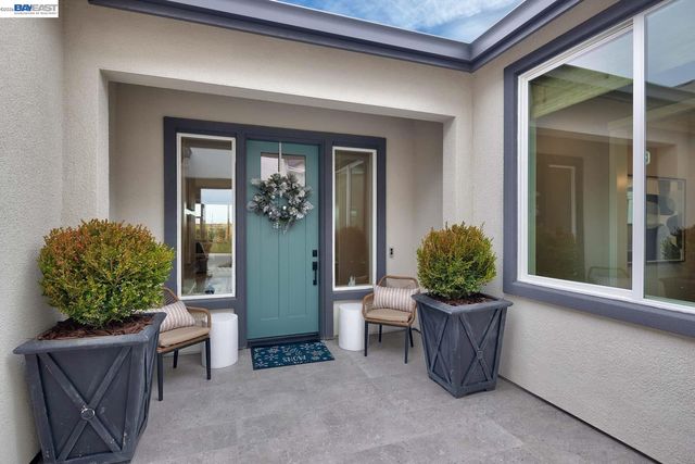 1276 Parkcrest Circle, Manteca, CA 95336