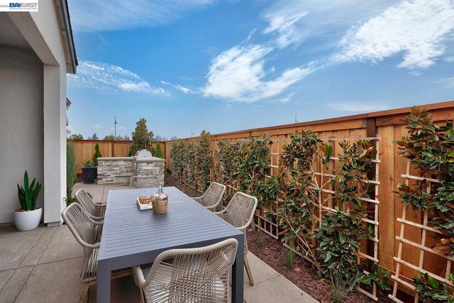 1276 Parkcrest Circle, Manteca, CA 95336