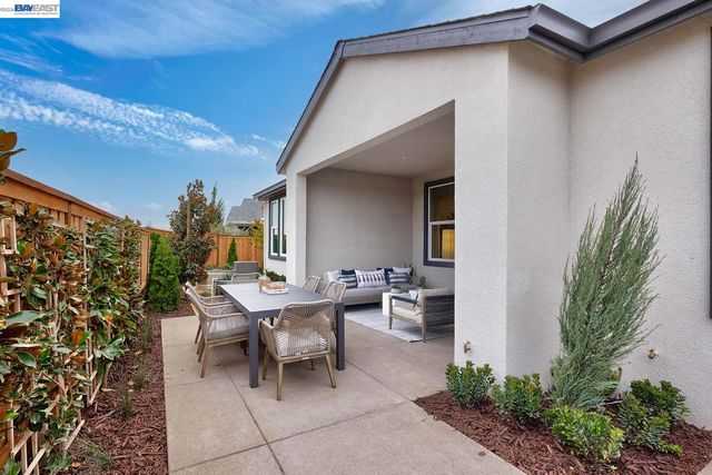 1276 Parkcrest Circle, Manteca, CA 95336