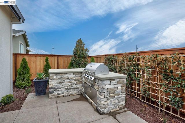 1276 Parkcrest Circle, Manteca, CA 95336