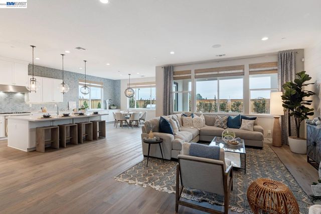 1276 Parkcrest Circle, Manteca, CA 95336