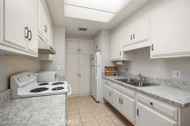 956 Calle Aragon C, Laguna Woods, CA 92637