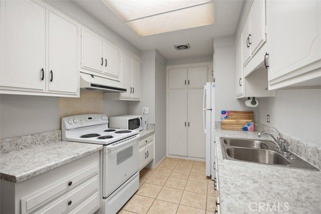956 Calle Aragon C, Laguna Woods, CA 92637