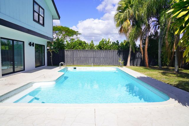 760 Windtree Way, Wellington, FL 33414