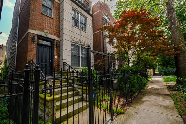 2043 W Saint Paul Avenue, Chicago, IL 60647