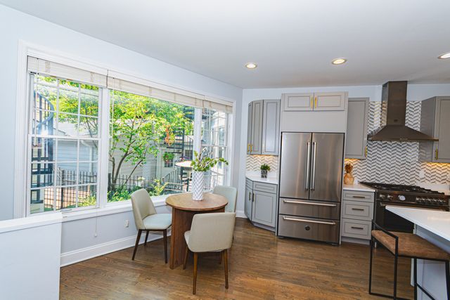 2043 W Saint Paul Avenue, Chicago, IL 60647