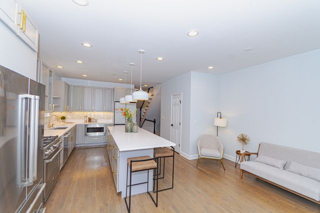 2043 W Saint Paul Avenue, Chicago, IL 60647