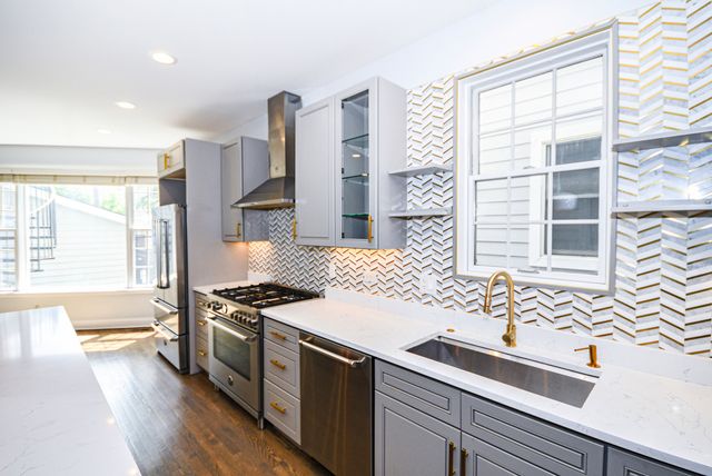 2043 W Saint Paul Avenue, Chicago, IL 60647