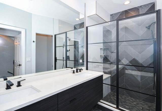 2043 W Saint Paul Avenue, Chicago, IL 60647