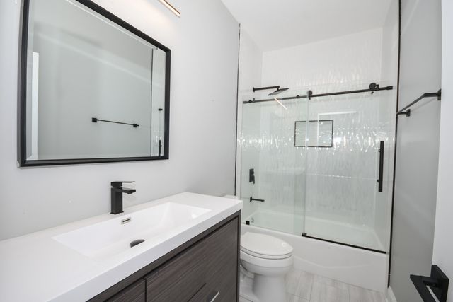 2043 W Saint Paul Avenue, Chicago, IL 60647