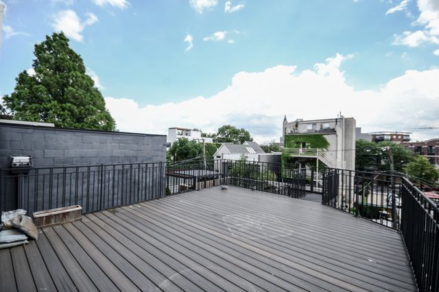 2043 W Saint Paul Avenue, Chicago, IL 60647