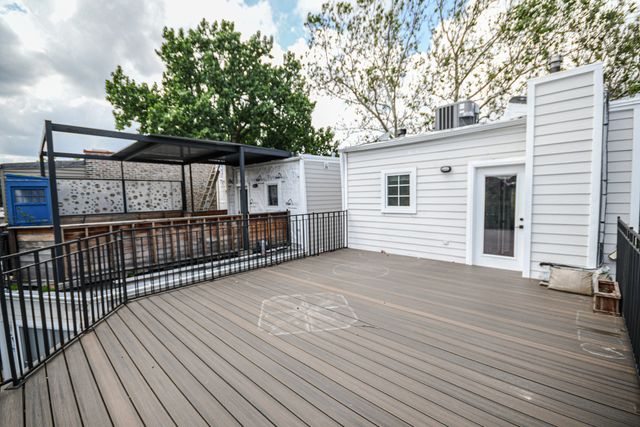 2043 W Saint Paul Avenue, Chicago, IL 60647