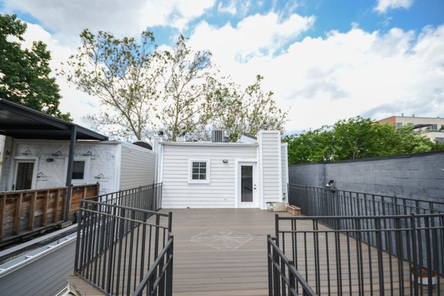 2043 W Saint Paul Avenue, Chicago, IL 60647
