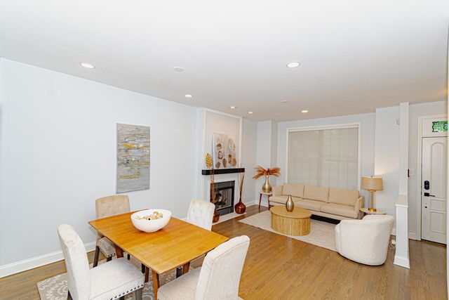 2043 W Saint Paul Avenue, Chicago, IL 60647