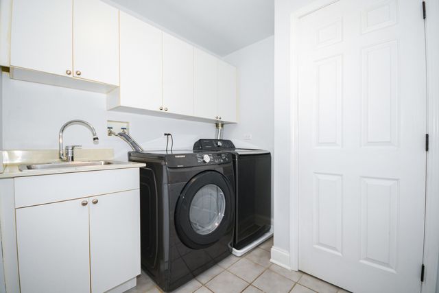 2043 W Saint Paul Avenue, Chicago, IL 60647