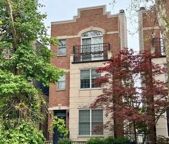 2043 W Saint Paul Avenue, Chicago, IL 60647
