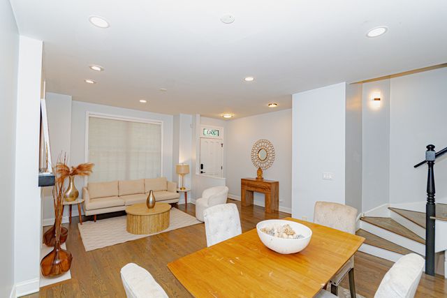 2043 W Saint Paul Avenue, Chicago, IL 60647