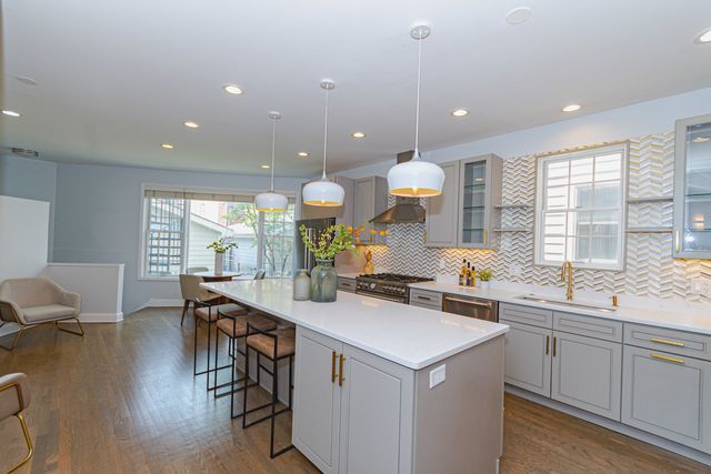 2043 W Saint Paul Avenue, Chicago, IL 60647