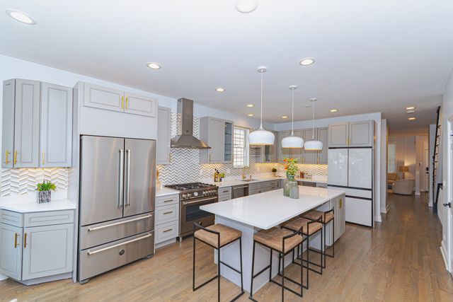 2043 W Saint Paul Avenue, Chicago, IL 60647