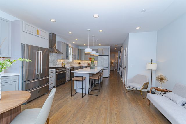 2043 W Saint Paul Avenue, Chicago, IL 60647