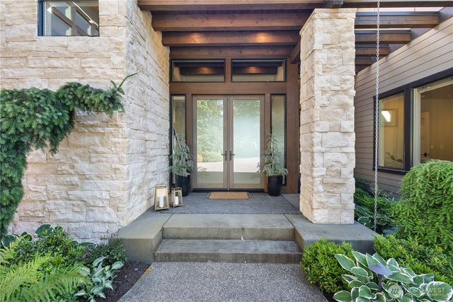 946 7th Court, Fox Island, WA 98333