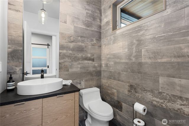 946 7th Court, Fox Island, WA 98333