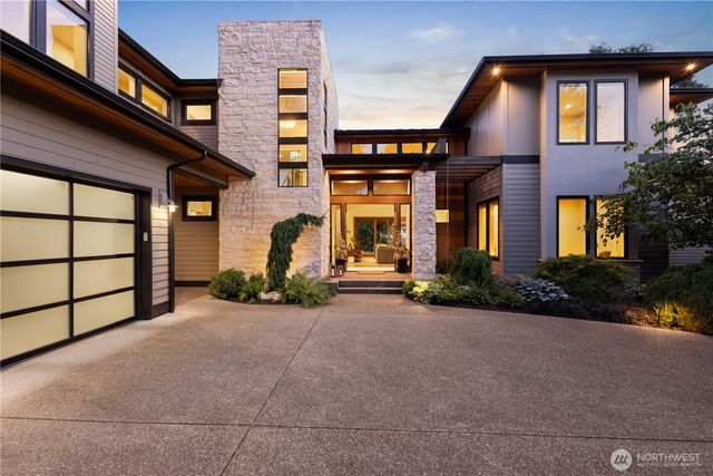 946 7th Court, Fox Island, WA 98333