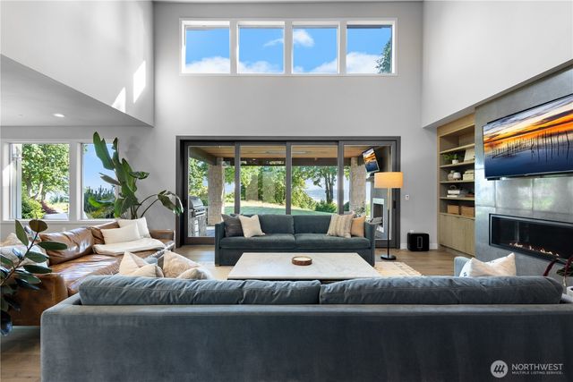 946 7th Court, Fox Island, WA 98333