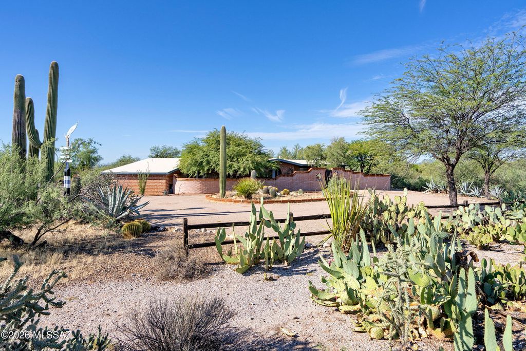 4625 N Flecha Drive, Tucson, AZ 85718