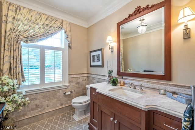 259 Indian Trail Dr, Franklin Lakes Boro, NJ 07417