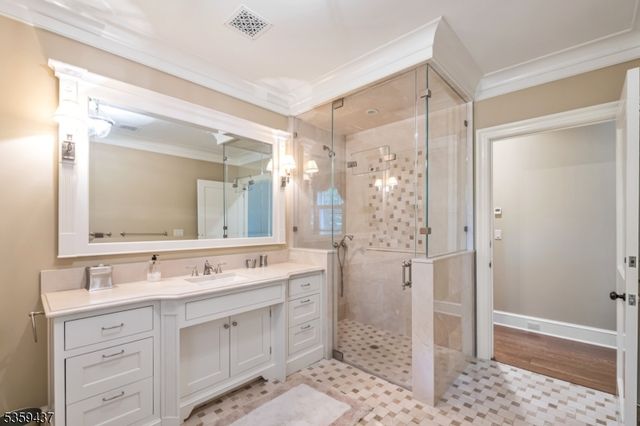 259 Indian Trail Dr, Franklin Lakes Boro, NJ 07417