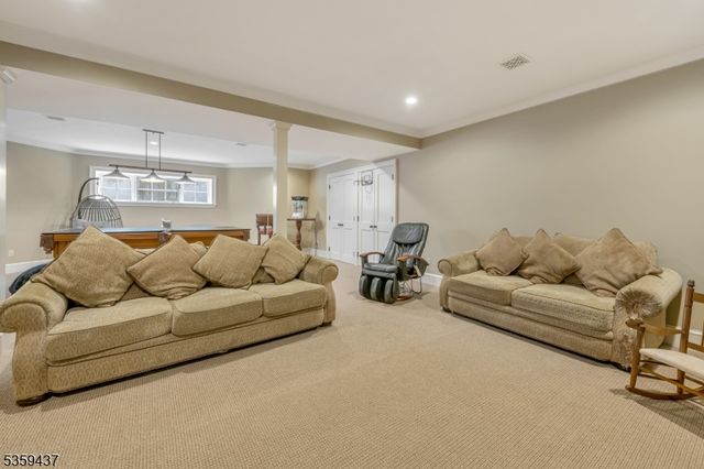 259 Indian Trail Dr, Franklin Lakes Boro, NJ 07417