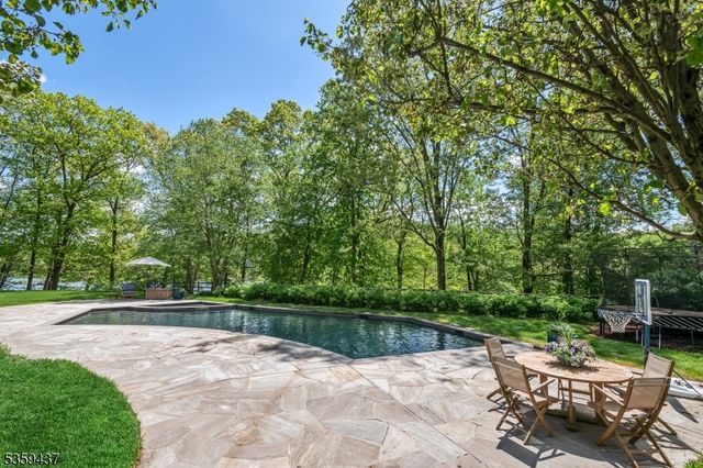 259 Indian Trail Dr, Franklin Lakes Boro, NJ 07417