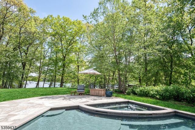 259 Indian Trail Dr, Franklin Lakes Boro, NJ 07417