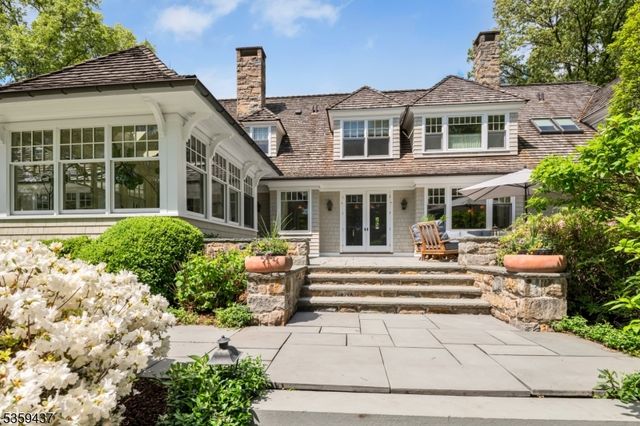 259 Indian Trail Dr, Franklin Lakes Boro, NJ 07417