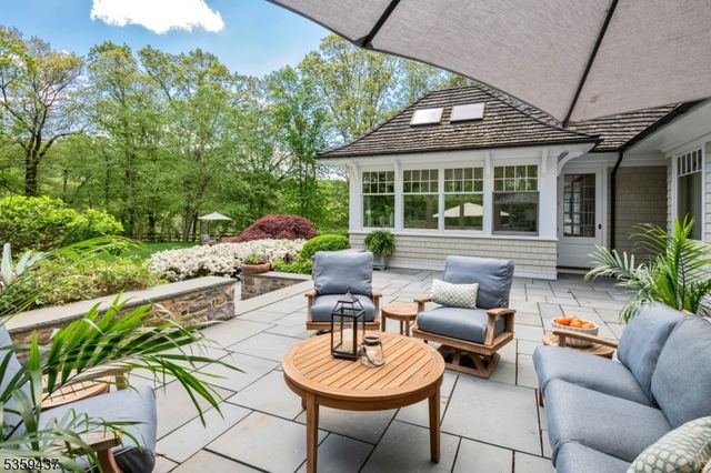 259 Indian Trail Dr, Franklin Lakes Boro, NJ 07417