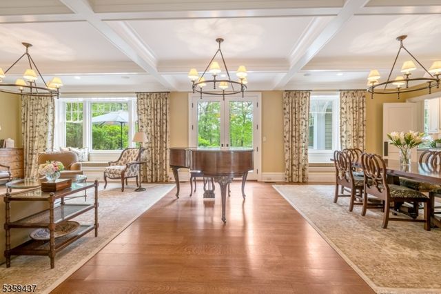 259 Indian Trail Dr, Franklin Lakes Boro, NJ 07417