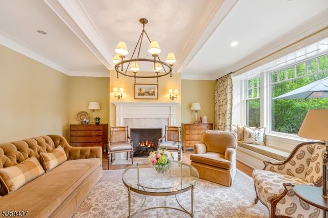 259 Indian Trail Dr, Franklin Lakes Boro, NJ 07417