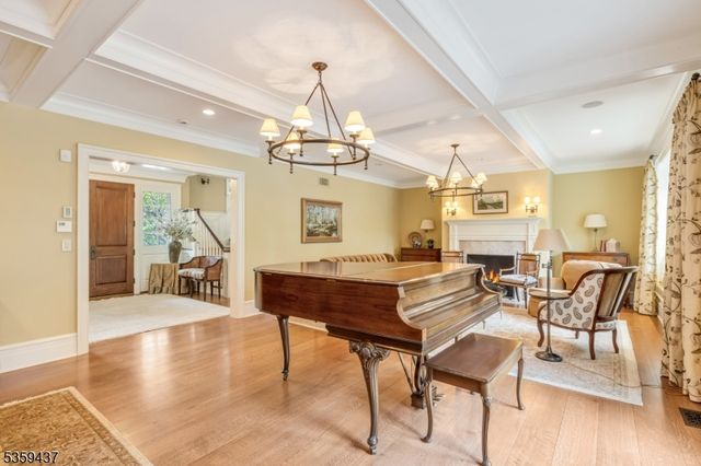 259 Indian Trail Dr, Franklin Lakes Boro, NJ 07417