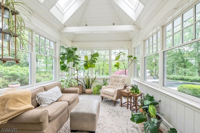 259 Indian Trail Dr, Franklin Lakes Boro, NJ 07417