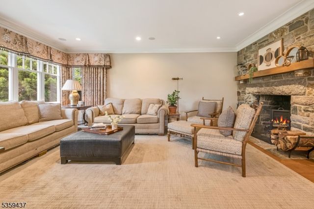 259 Indian Trail Dr, Franklin Lakes Boro, NJ 07417