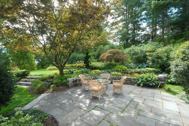 9 Hilliard Road, Lincoln, MA 01773
