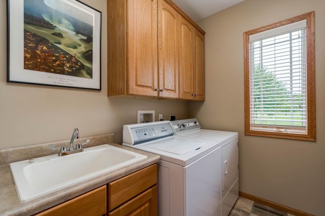 117 Grovebrook Drive, Mankato, MN 56001