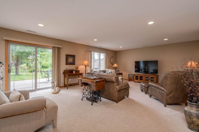 117 Grovebrook Drive, Mankato, MN 56001