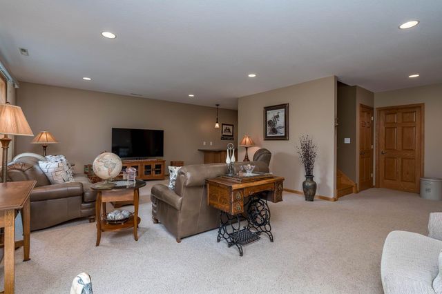 117 Grovebrook Drive, Mankato, MN 56001