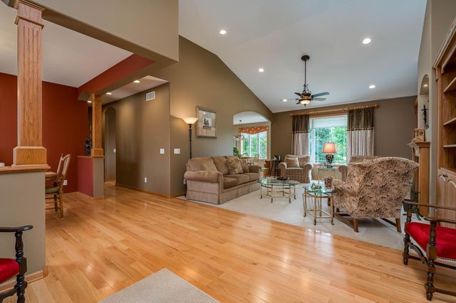 117 Grovebrook Drive, Mankato, MN 56001