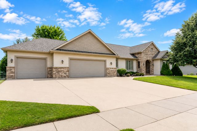117 Grovebrook Drive, Mankato, MN 56001