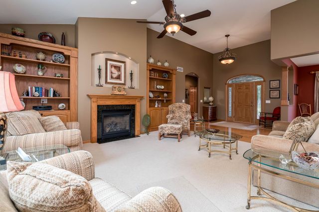 117 Grovebrook Drive, Mankato, MN 56001