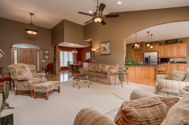 117 Grovebrook Drive, Mankato, MN 56001